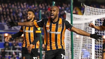 Óscar Estupiñán durante un partido de Hull City.