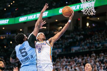 Shai Gilgeous-Alexander #2 of the Oklahoma City Thunder shoots the ball