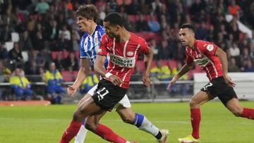 PSV's Cody Gakpo, center, scores his side's second goal during the Europa League Group B soccer match between PSV and Real Sociedad at the Philips stadium in Eindhoven, Netherlands, Thursday, Sept. 16, 2021. (AP Photo/Peter Dejong)