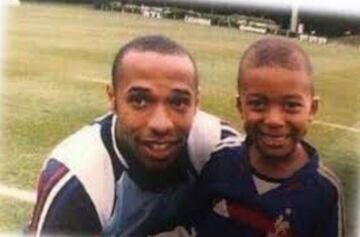 10 fotos inéditas de Thierry Henry, campeón Mundial con Francia