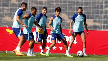 Nehuén, Lodi, Correa, João Félix y Carrasco, en el entrenamiento del Atlético.