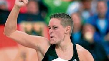 <b>ADIÓS. </b>Yvonne Buschbaum se retira.