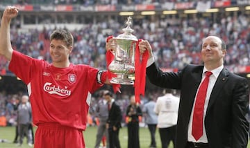 Liverpool captain Steven Gerrard (L) and manager Rafael Benitez hold the English FA Cup after defeating West Ham United in the final at the Millennium stadium in Cardiff, Wales May 13, 2006.