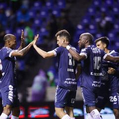 Pachuca rescata empate, pero hunde al Puebla
