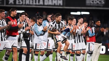 Los jugadores del Castellón durante la celebración de un triunfo.