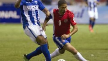 Alvaro Saborío en un partido de clasificación frente a Honduras.