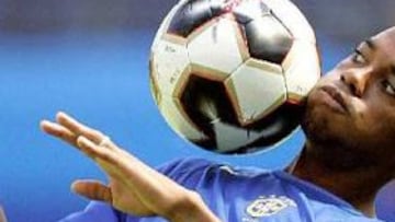 <B>PROMESA.</B> Robinho espera que el presidente del Santos cumpla su promersa de dejarle marchar al Real Madrid.