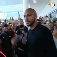 Así fue recibido N'Zonzi en el aeropuerto de Roma