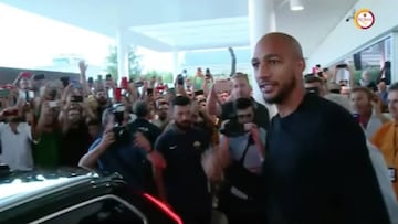 Locura en la llegada de N'Zonzi al aeropuerto de Roma