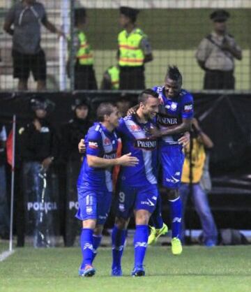 (L-R) Mauro Fernandez, Emanuel Herrera and Miller Bolanos of Ecuador's Emelec celebrate after scoring against Colombia's Atletico Nacional, during their Copa LIbertadores soccer match at the Jocay Stadium in Manta May 7, 2015. REUTERS/Guillermo Granja