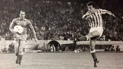 Su&aacute;rez marca el cuarto gol del Betis ante el Madrid en 1984.