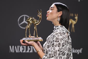 En 2018 gan¨® dos premios Brit como mejor artista femenina y artista revelaci¨®n.