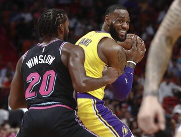 LeBron disfrutó del partido en todo momento. No logró el doble-doble, pero terminó el primer cuarto ya con 19 puntos en su haber. Bajó ocho rebotes en toda la tarde...