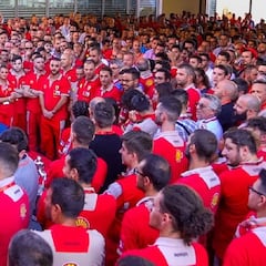 Vettel no acude al baño de masas de Leclerc en Maranello