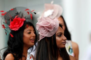 Baile de sombreros en el "Ladies Day" de Epsom