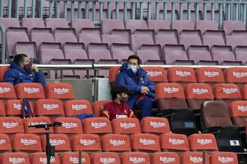 Messi en el banquillo, comienza el partido como suplente