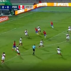 ¡Inolvidable!: el zapatazo de Vidal ante Perú que da la vuelta al mundo