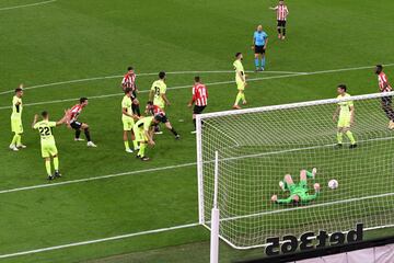 Vuelve a adelantarse el Athletic con un gol de I?igo Mart¨ªnez