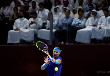 Rafa Nadal en acción duranbte la semifinal contra Carlos Alcaraz en el Six Kings Slam.