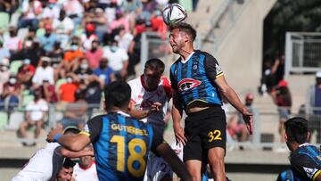 Futbol, Copiapo vs Huachipato
Partido de Promocion Ida Campeonato 2021.
El jugador de Huachipato Luciano Nequecaur , controla el baln, durante el partido de promocion Ida realizado en el estadio Luis Valenzuela de Copiapo, Chile.
22/01/2022
Hernan Co
