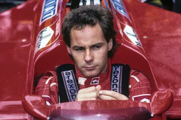 El primero de los 48 podios del austriaco llegó en San Marino 1986, con Benetton en su tercer año en la F1. Misma escudería en la que acabaría su trayectoria en el Mundial tras pasar por Ferrari (en dos épocas distintas) y McLaren, todos equipos ganadores o al menos bastante competitivos, en especial el coche de Woking de esa época (del 90 al 92), que le permitieron aspirar al podio cada temporada hasta su adiós.