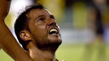 Paraguay&#039;s Sportivo Luqueno player Fredy Bareiro celebrates after scoring against Ecuador&#039;s Deportivo Cuenca during their Copa Sudamericana football match at the Feliciano Caceres Stadium, in Luque, Paraguay on February 13, 2018. / AFP PHOTO / N