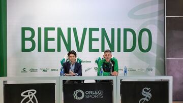 Alejandro Irarragorri Kalb President of Santos and Fernando Ortiz during the presentation of new head coach of the Santos Team as part of the Torneo Clausura 2025 of the Liga BBVA MX, at Orlegui Auditorium of the TSM Stadium, on November 29, 2024, Torreon, Coahuila, Mexico