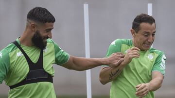 Guardado, junto a Fekir.