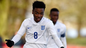 Angel Gomes, con las categor&iacute;as inferiores de la selecci&oacute;n de Inglaterra.