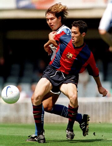 Se formó en las categorías inferiores del Barcelona. Desde la temporada 99/00 fue pasando cedido y traspasado a varios equipos hasta que en la temporada 03/04 el Barcelona lo recompró y debutó con el primer equipo, hizó buena campaña pero a final de temporada pagó la cláusula y se marchó al Liverpool de Rafa Benítez.