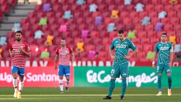 GRANADA, SPAIN - DECEMBER 20: Guido Rodriguez (2ndR) and his teammate Marc Bartra (R) of Real Betis Balompie react as Roberto Soldado (2ndL) celebrates scoring their opening goal with teammate Yangel Herrera (L) during the La Liga Santander match between