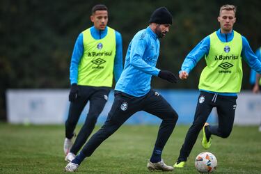 Huachipato sufre por Loyola y Gremio sí contará con uno de sus seleccionados