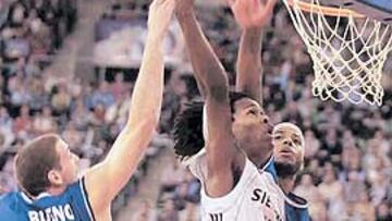 El Real Madrid empuja al Estu a la última posición