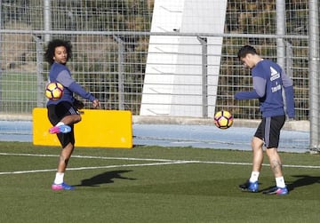 Marcelo y James trabajan con el bal&oacute;n en el entrenamiento del pasado s&aacute;bado.