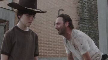 Carl (Chandler Riggs) y Rick (Andrew Lincoln) en The Walking Dead