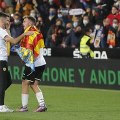 El Valencia confirma las lesiones musculares de Gayà y Lato