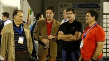 Tebas junto a José Ramón de la Morena y Marcos Alonso en el torneo de Arona.