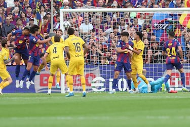 Ferran Torres marca de cabeza el 1-0 al Espanyol. 