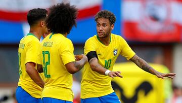 Neymar y Marcelo durante el partido amistoso entre Brasil y Austria