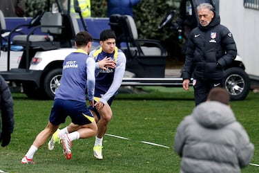 Obed Vargas durante el entrenamiento del Atlético de Madrid en el Cerro del Espino.