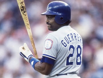 El escritor Bill James denomin¨® a Guerrero como "el mejor bateador que Dios ha hecho en mucho tiempo" y sus n¨²meros lo justificaban. En 1978, los Dodgers le dieron la oportunidad de jugar en Grandes Ligas y estuvo en Los Angeles 10 a?os. Primera base, jardinero y tercera base, Pedro lo hac¨ªa todo. Su promedio de bateo fue de .300 con 215 cuadrangulares y 898 carreras impulsadas.