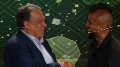 Arturo Vidal le entregó un premio a Elías Figueroa y lo sorprendió con esta frase