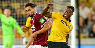 Vitor Pereira protege a Jhon Arias