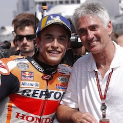 Homenaje de Márquez a Doohan con botas y guantes réplica