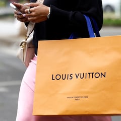 Una mujer compra una prenda Louis Vuitton en una tienda de segunda mano y su valor se multiplica por miles: “No podía creerlo”