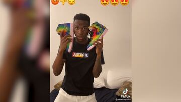 Vinicius arrasa en TikTok mostrando sus zapatos