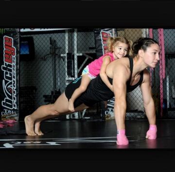 6- Sara McMann, 35, nacida en Takoma Park Maryland, USA. Record: 8-3-0