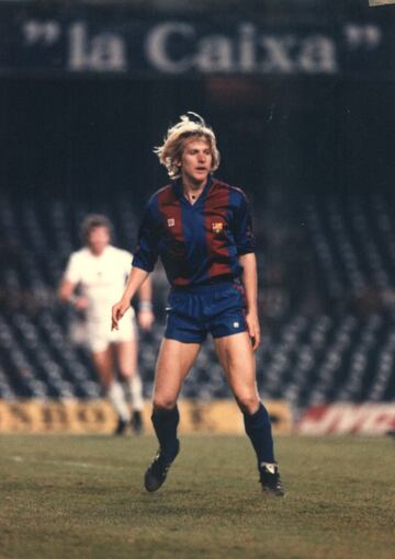 Jugó en el Barcelona de 1980 a 1988