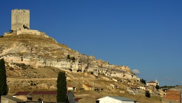 Un pequeño pueblo en Castilla y León ordena eliminar todos sus bancos y llena sus calles con butacas del Camp Nou
