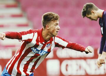 El delantero debutó con gol en el primer equipo en Copa ante el Guijuelo (2016). Sería su único partido a las órdenes de Simeone. Un punta que actualmente milita en el Águilas FC de Tercera División tras haber pasado por el Royal Amberes y Las Palmas Atlético.  